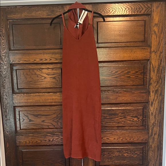 Elegant Long Sleeve Rust Dress - Picture 4 of 4